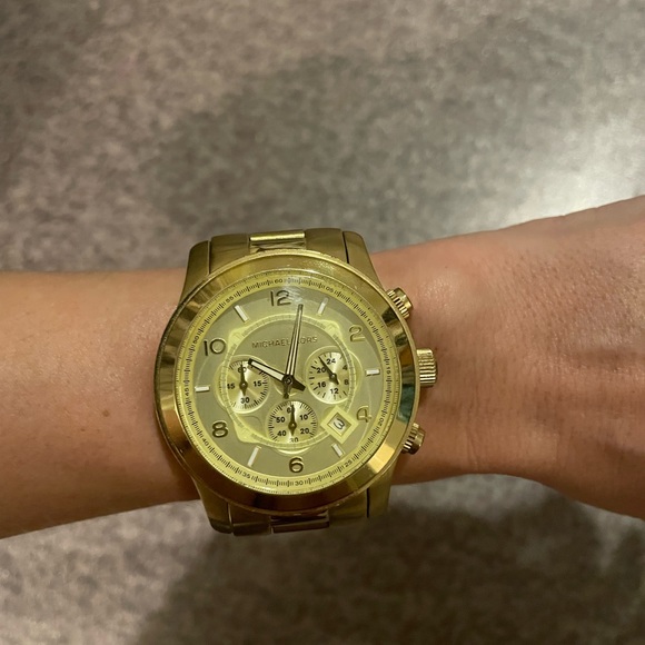 Michael Kors Oversized Runway watch - Picture 4 of 4